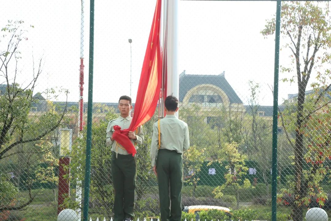 傳承三線軍工精神 迷彩青春不負韶華|貴州機電職業(yè)技術學院舉行2020級新生軍訓動員大會